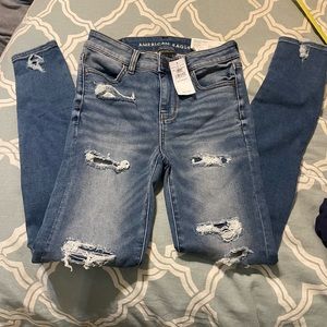 NWT !! American Eagle jeggings. 🩵 distressed. Super soft